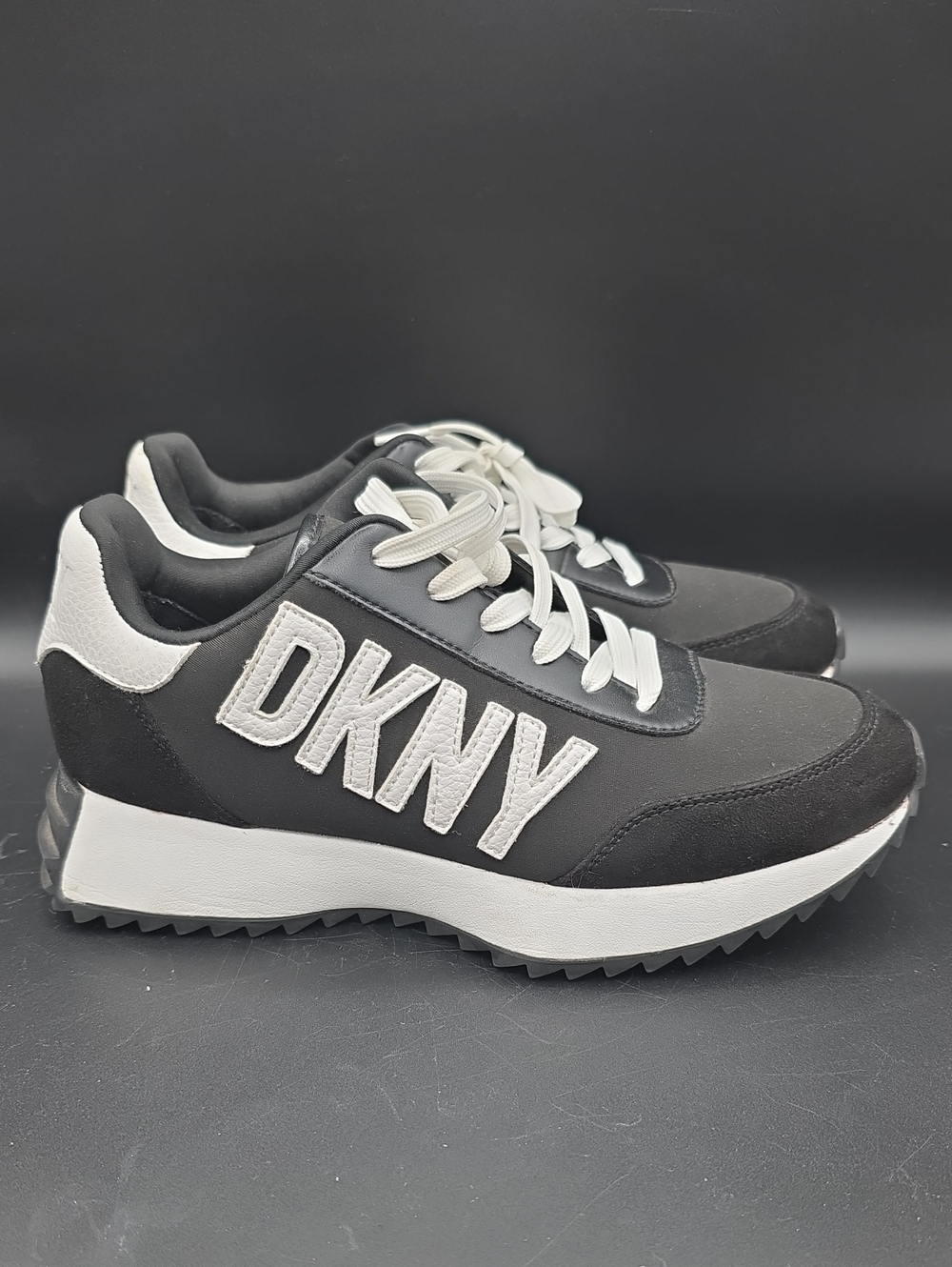 DKNY Niva Black And White Colorblock Sneaker Size 7.5